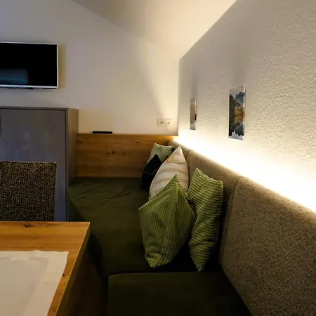 Hofer's Wiesenheim Apartment *